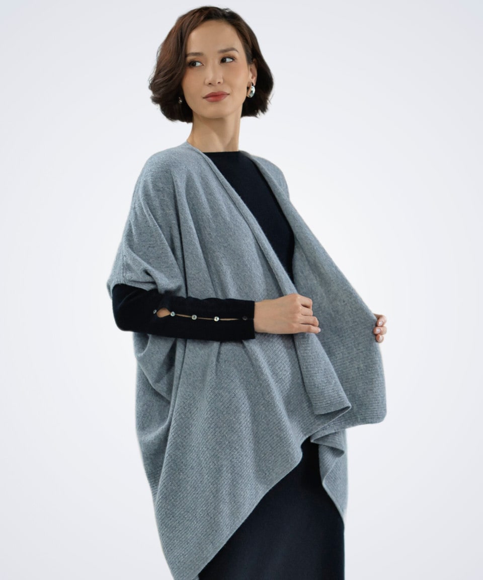Front view of women's grey cashmere poncho – Unur
