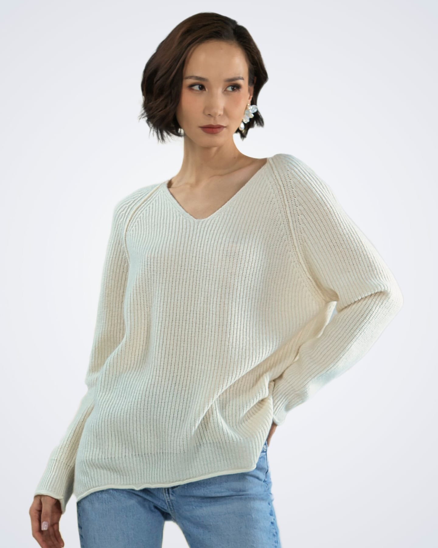 Front view of women's white cashmere ribbed cardigan – Unur