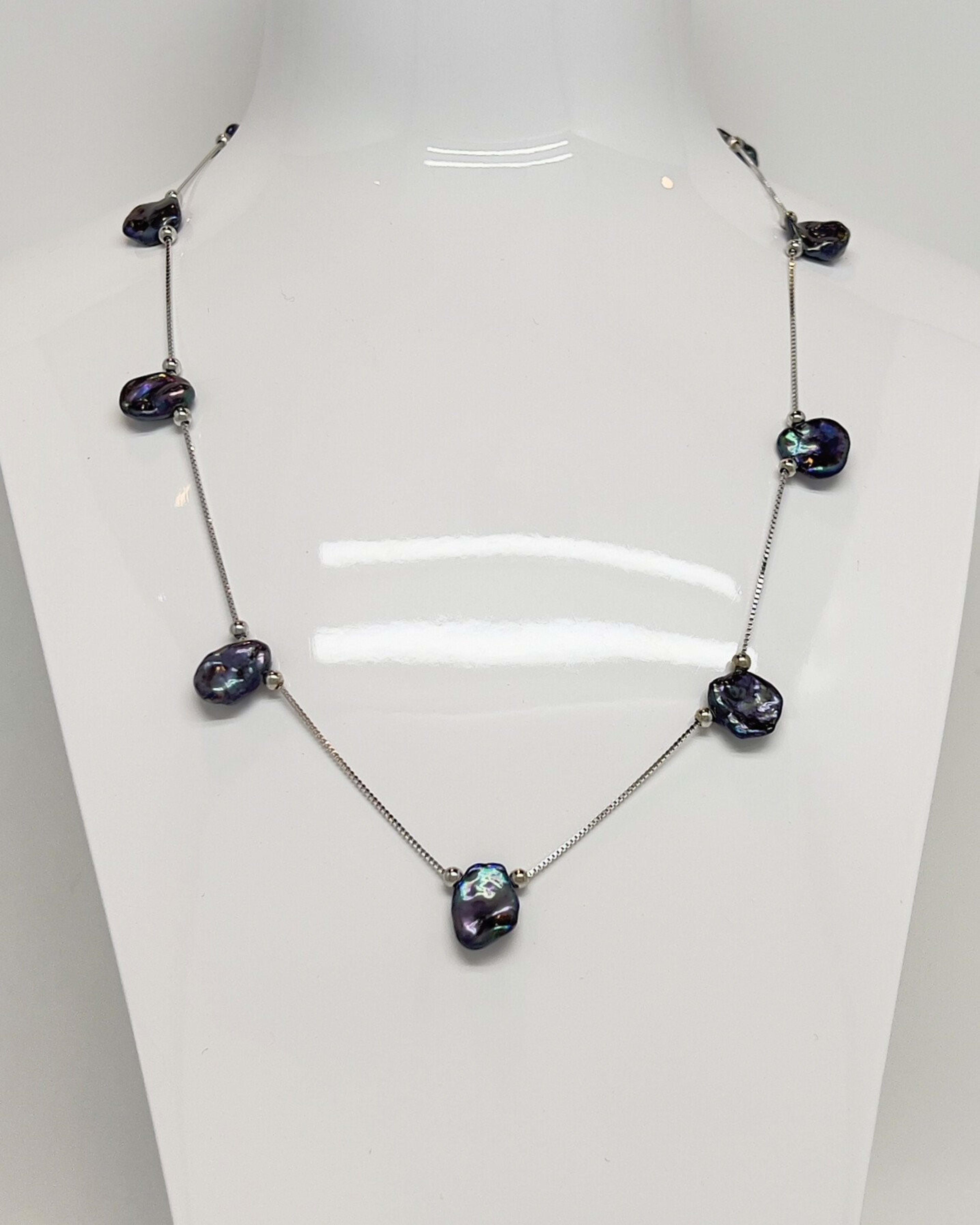 Classic button satellite chain necklace with flat pearls in black