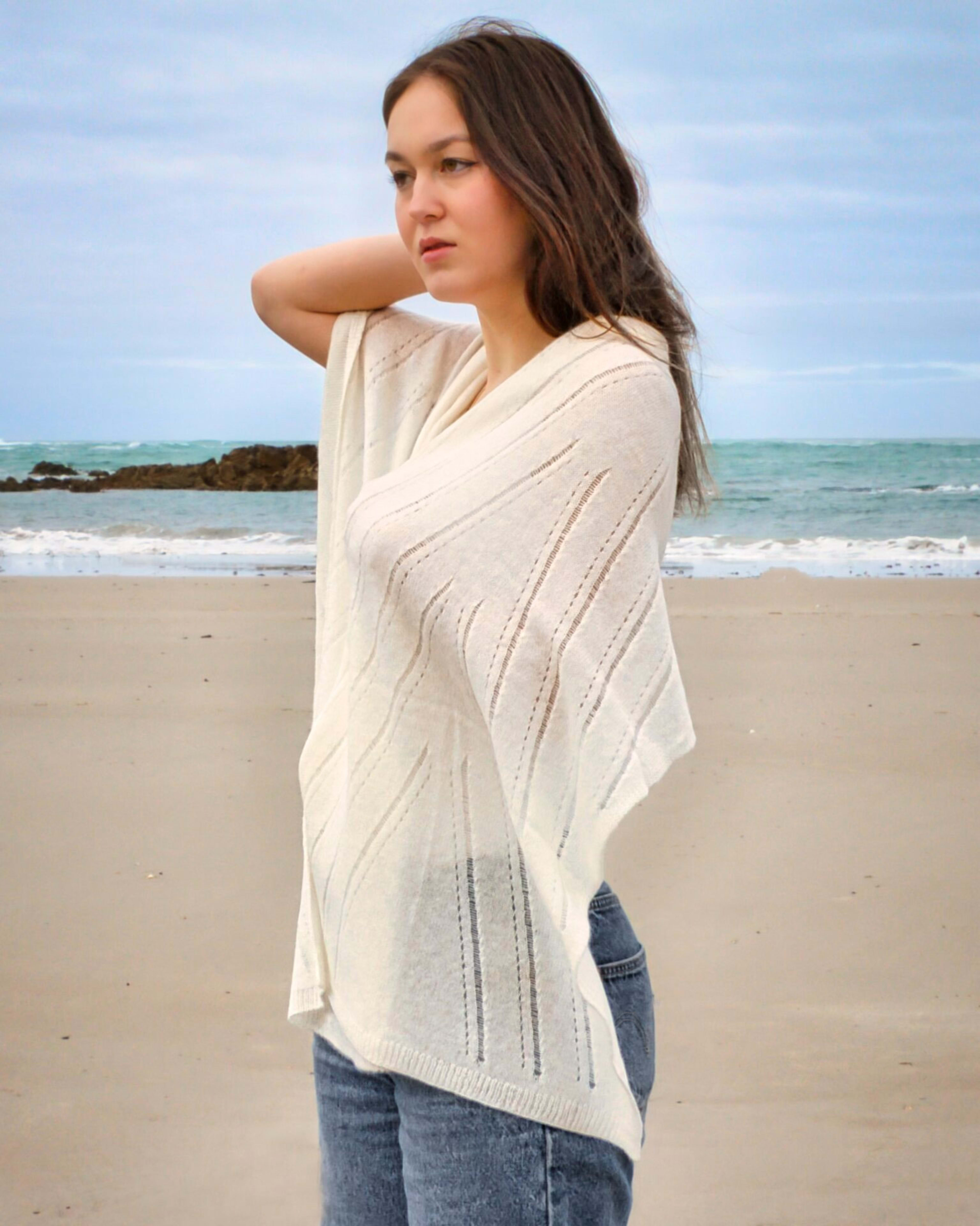 Front view of women's white cashmere shawl – Unur