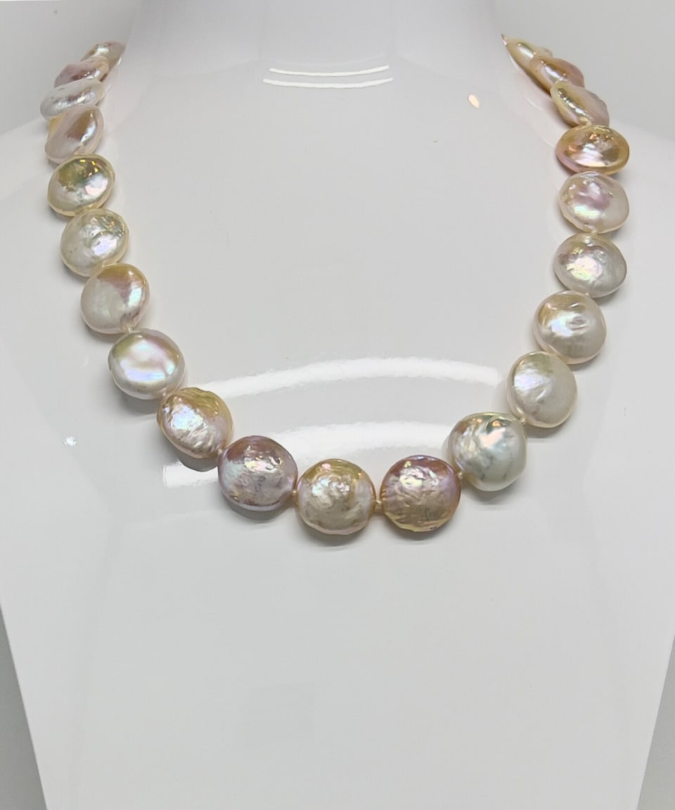 Classic flat button pearl keshi statement chain necklace