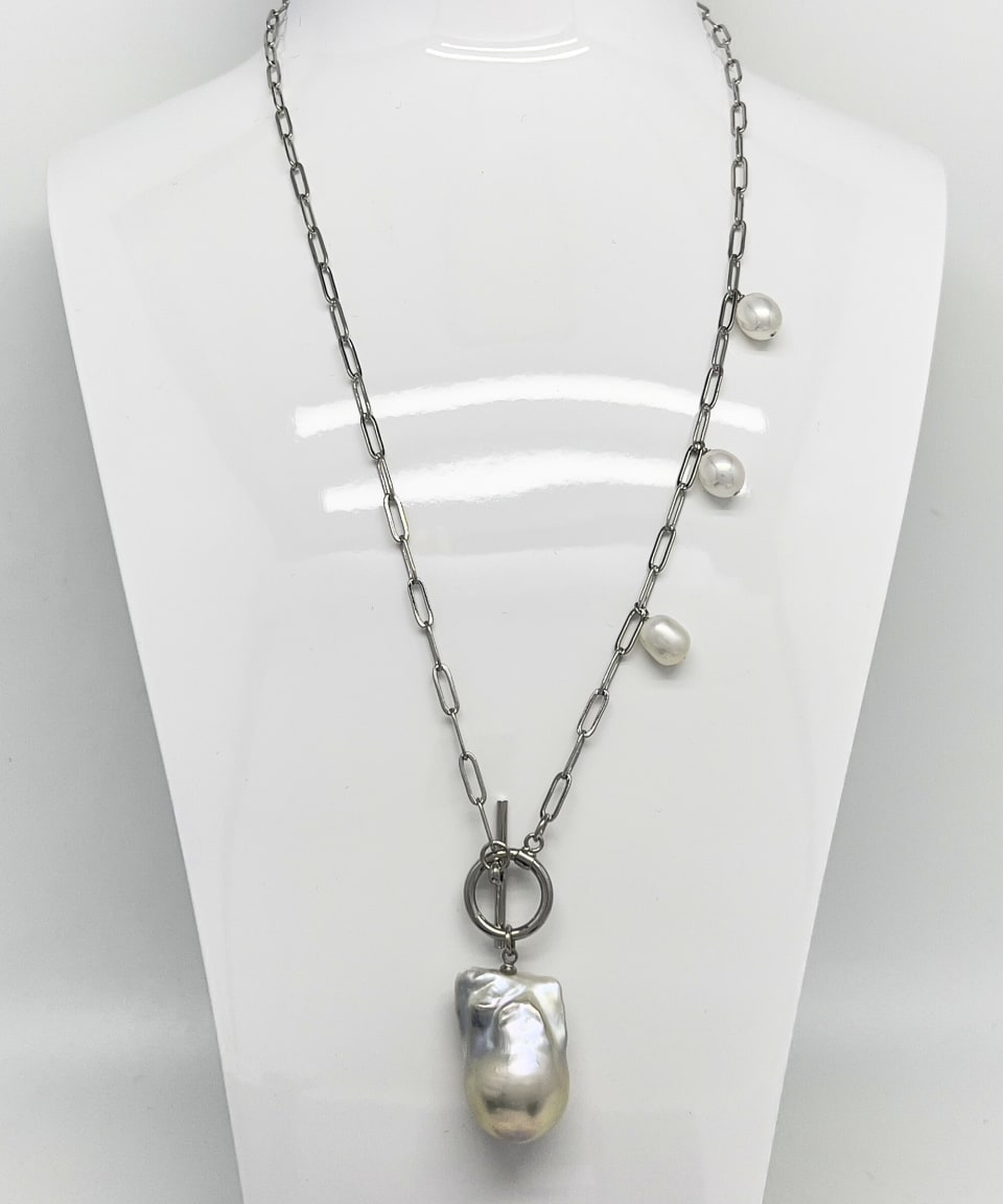Signature baroque pearl pendant necklace with silver toggle chain