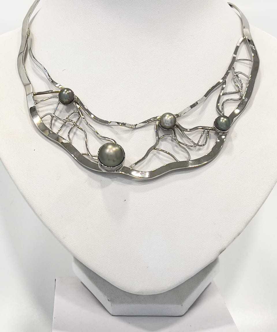 Signature torque collar necklace with tahitian pearls in silver lattice