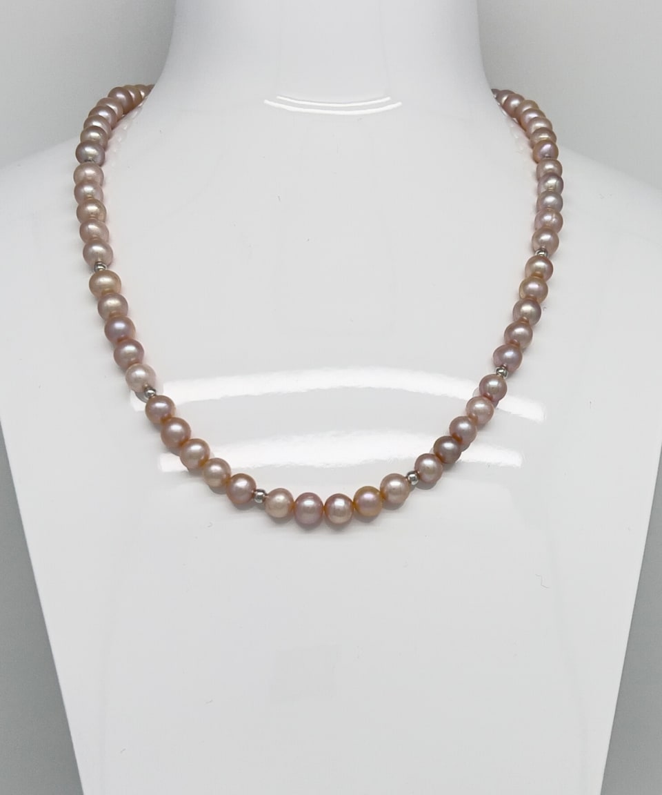 Classic round pearl necklace with pink pearls and silver beads