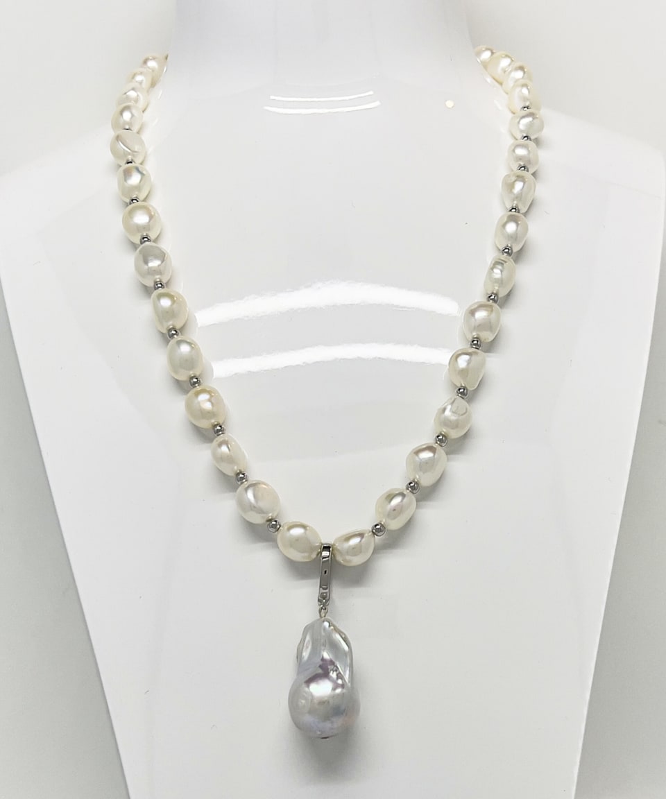 Signature baroque pearl pendant necklace with silver chain