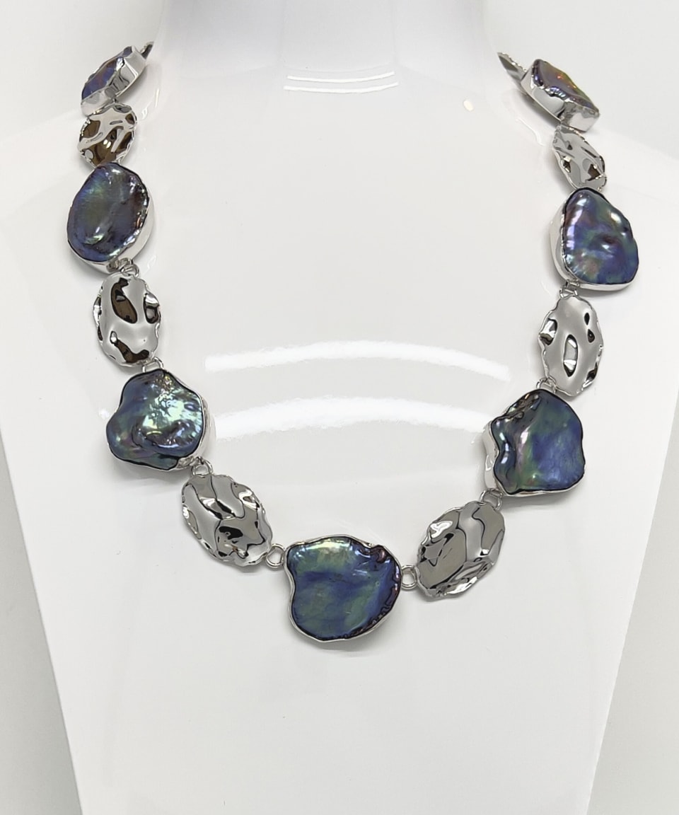 Signature dark keshi pearl statement chain necklace with silver leaves