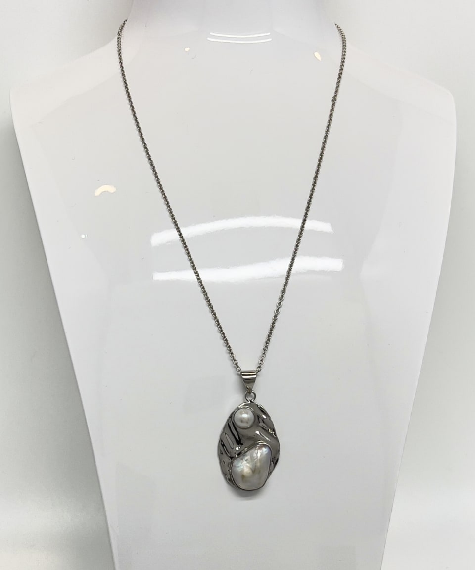 Signature keshi pearl statement pendant necklace on silver chain