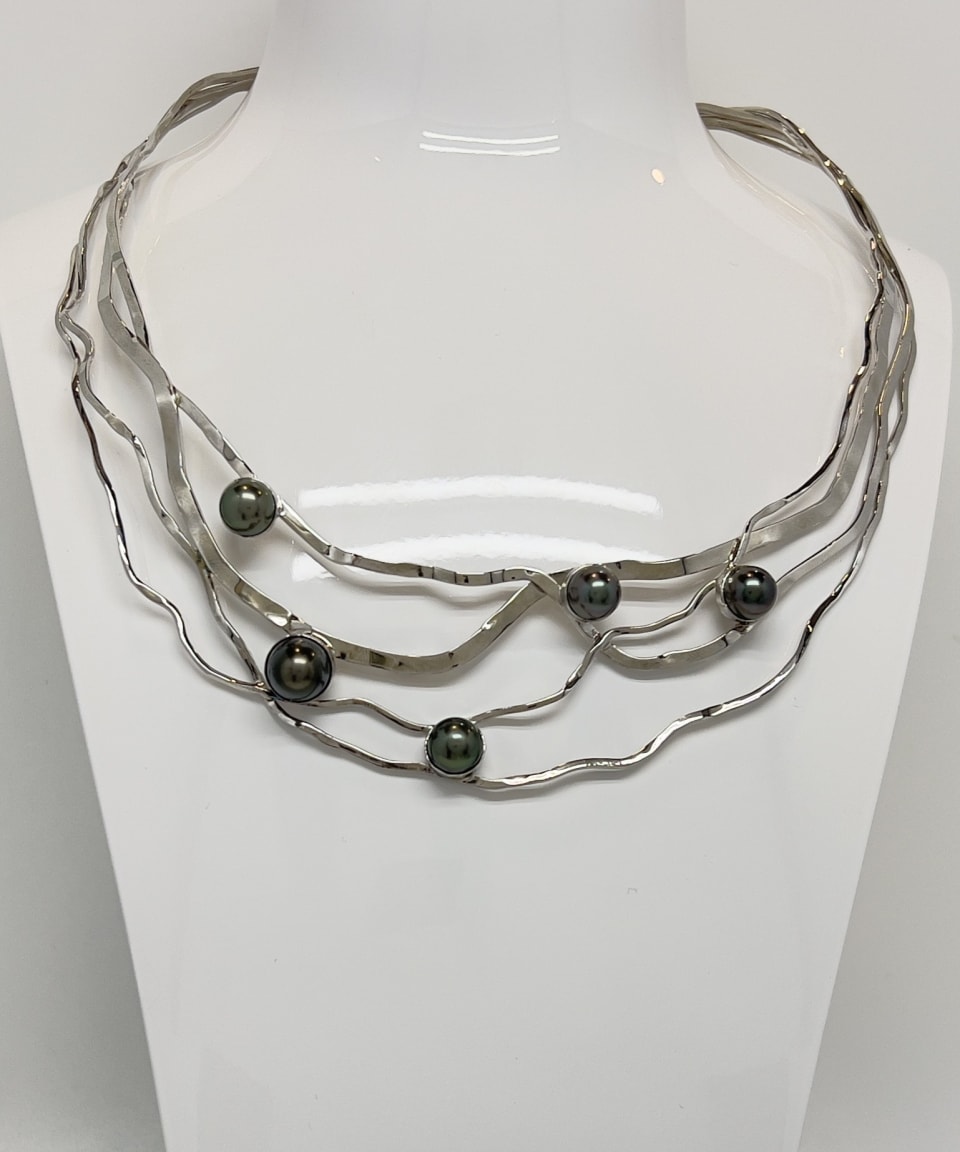 Signature torque collar necklace with five tahitian pearls in silver lattice