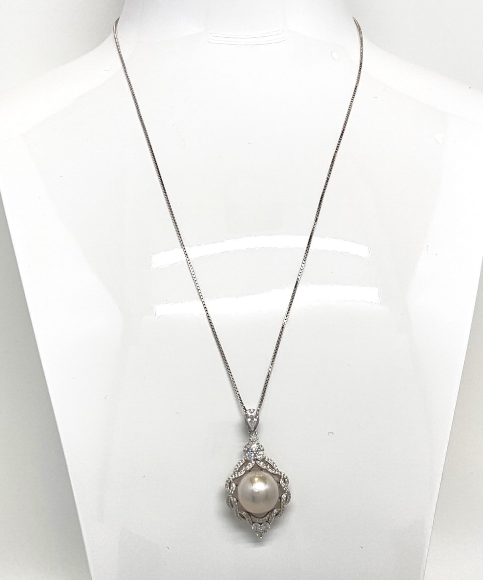 Unur signature round pendant necklace with freshwater pearl and crystal detail