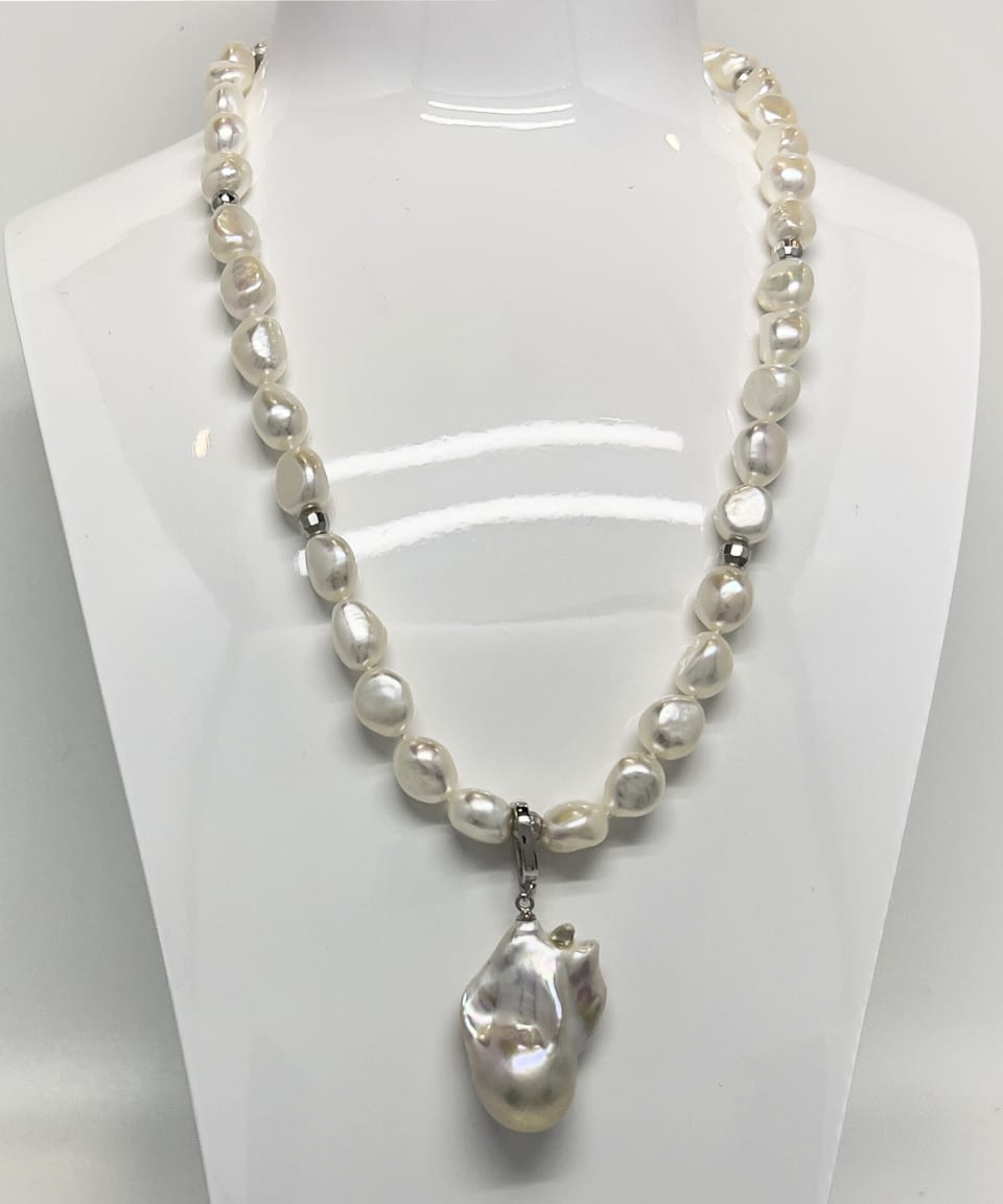 Signature baroque pearl statement chain necklace with silver clasps