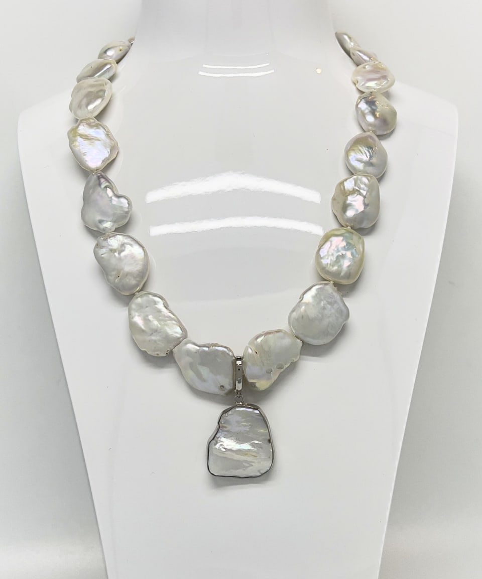 Unur Signature Keshi pendant necklace with rhodium-plated sterling silver and freshwater pearls