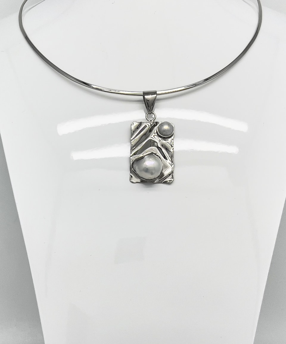 Signature baroque pearl statement pendant necklace with silver collar