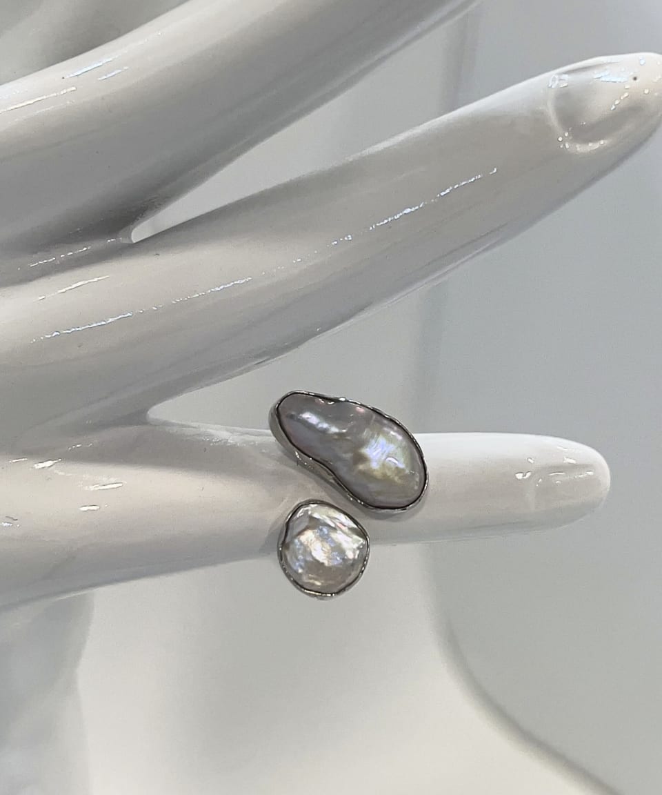 Signature keshi pearl statement ring with square silver band