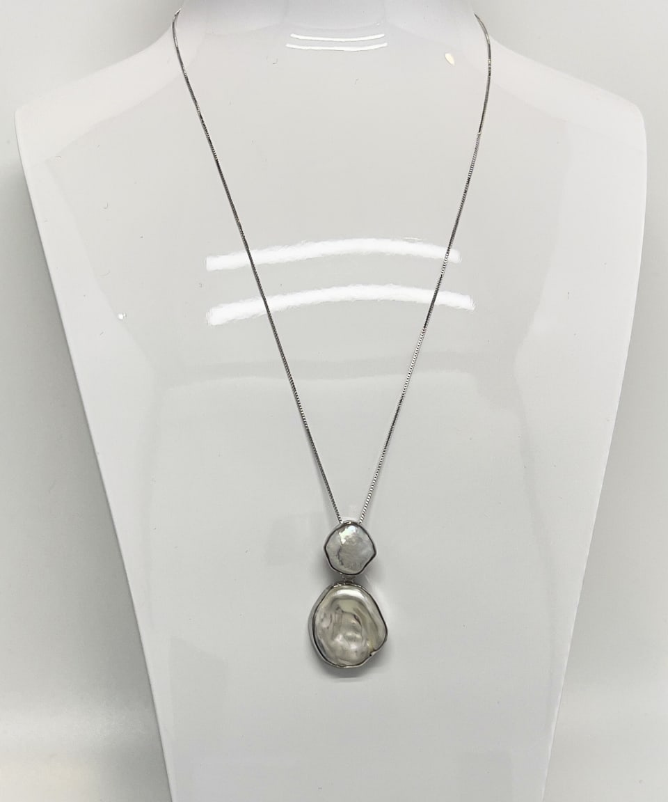 Unur Signature pendant necklace with medium and small Keshi pearls on a rhodium-plated sterling silver chain