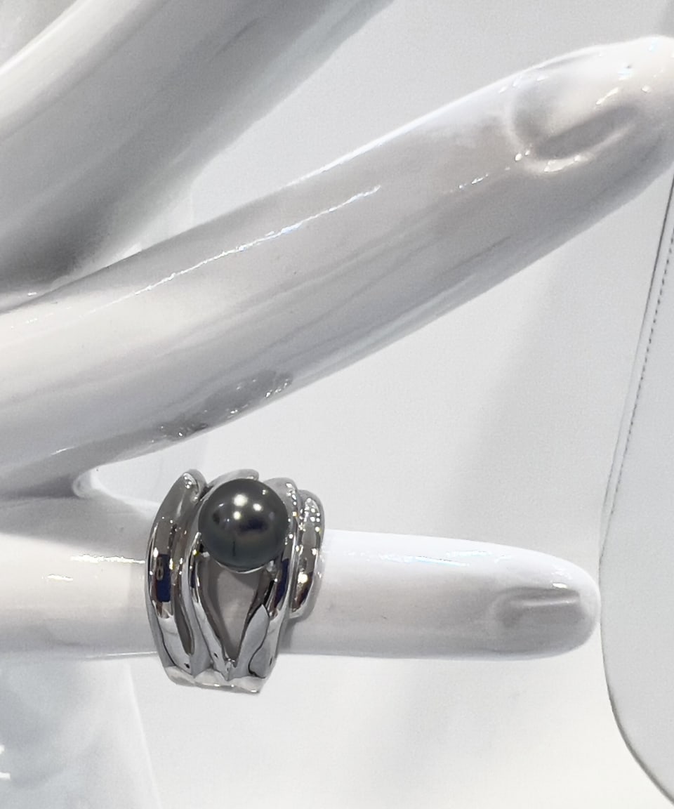 Signature round statement ring with a lustrous Tahitian pearl on a layered rhodium-plated sterling silver band