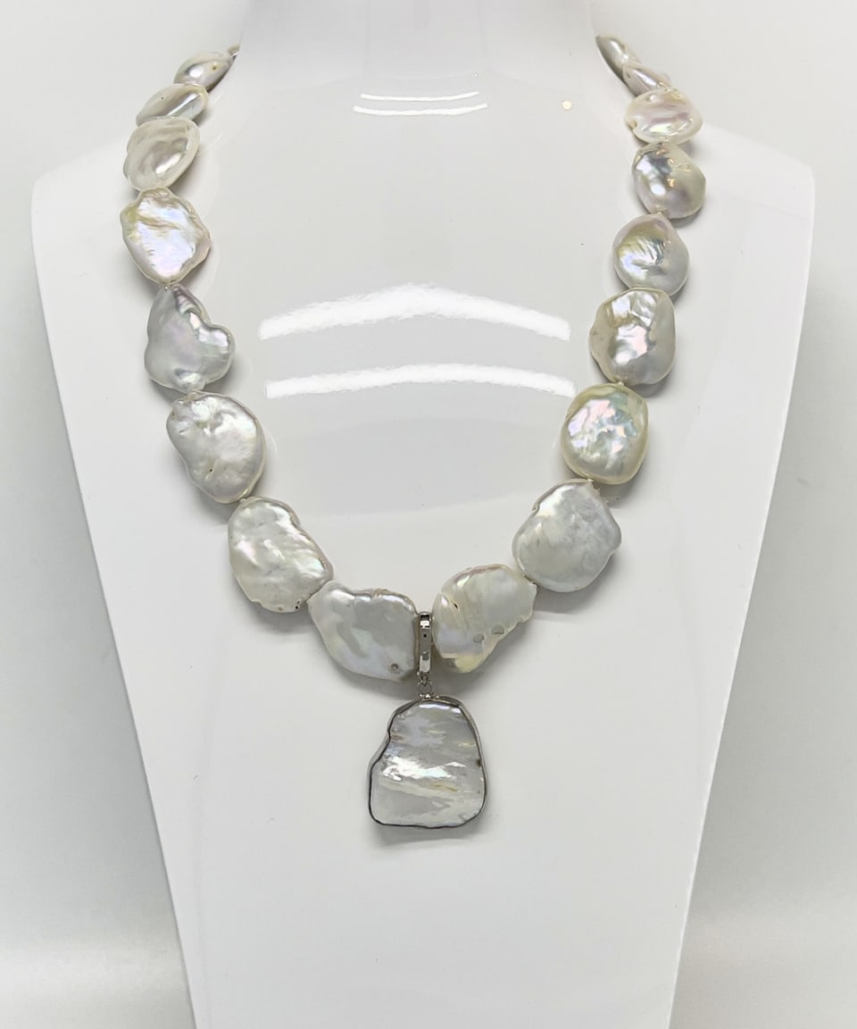 Unur Signature Keshi pendant necklace with rhodium-plated sterling silver and freshwater pearls
