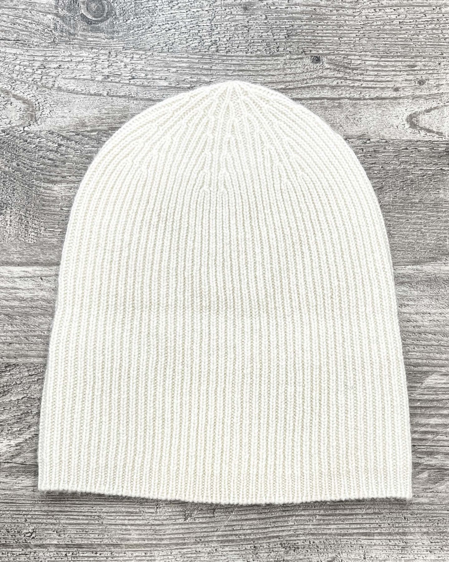 White ribbed cashmere hat flat view