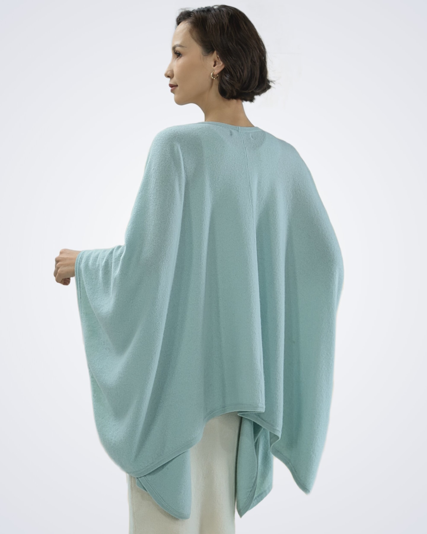 Back view of women's mint green cashmere cape – Unur