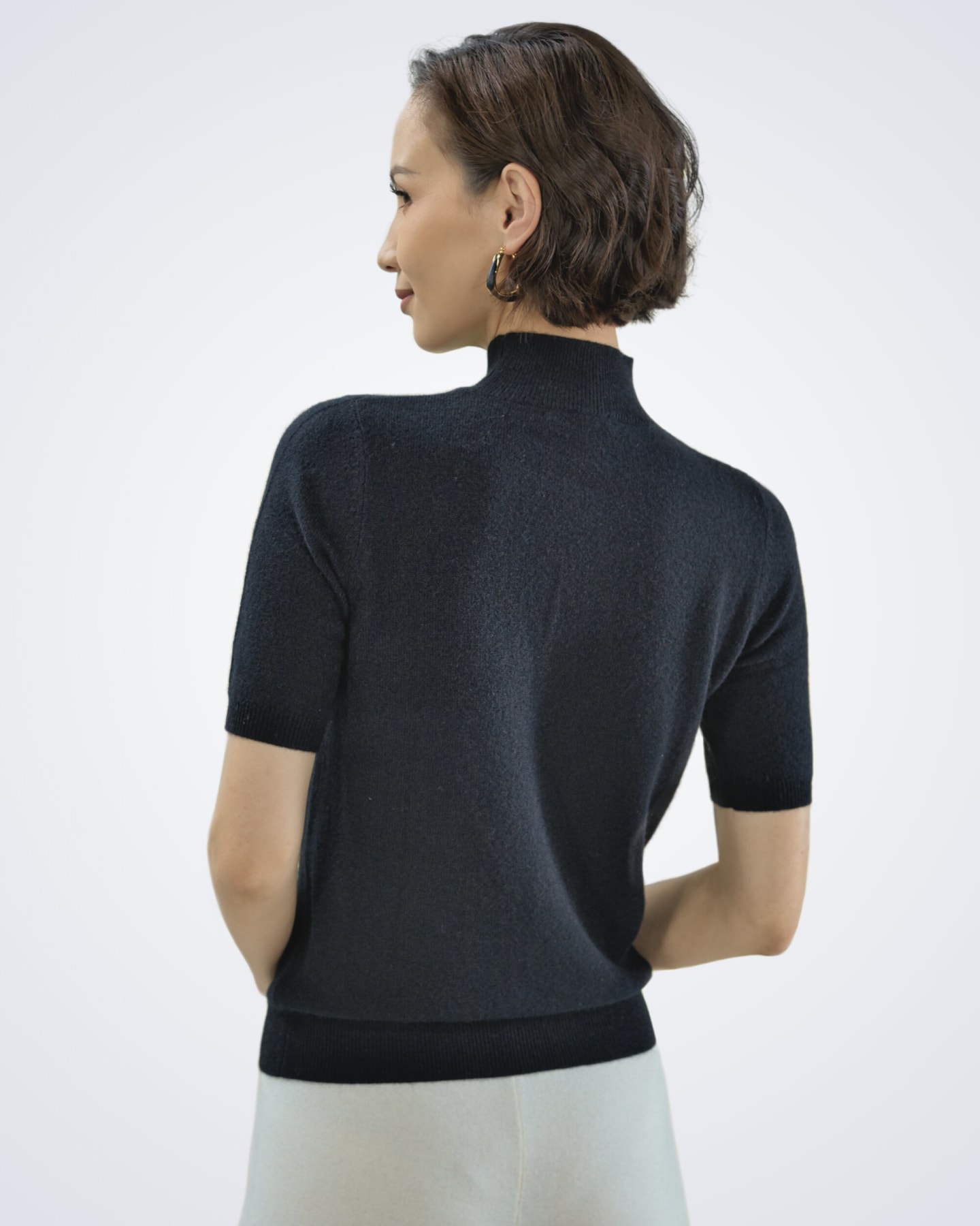 Back view of women's black cashmere high-neck t-shirt – Unur