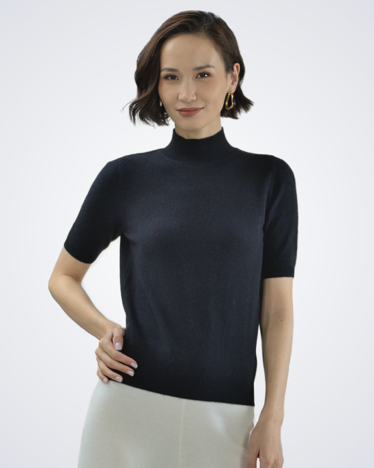 Front view of women's black cashmere high-neck t-shirt – Unur