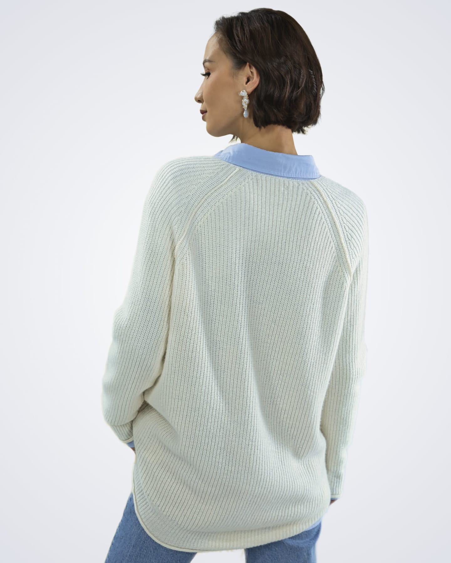 Back view of women's white cashmere ribbed cardigan – Unur