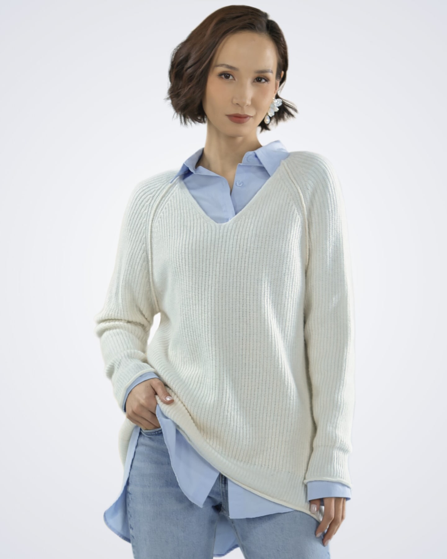 Front view of women's white cashmere ribbed cardigan – Unur