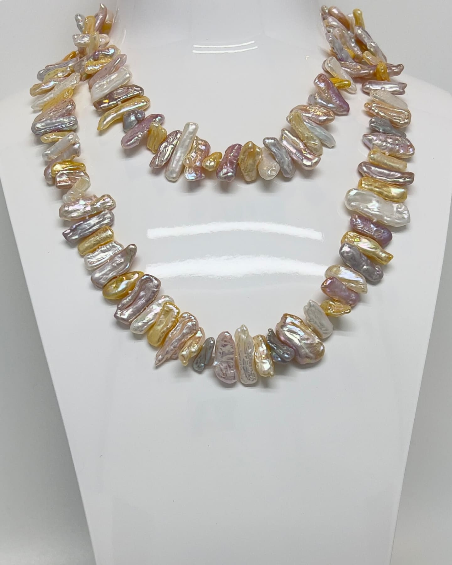 Classic pearl statement chain necklace with elongated coloured pearls