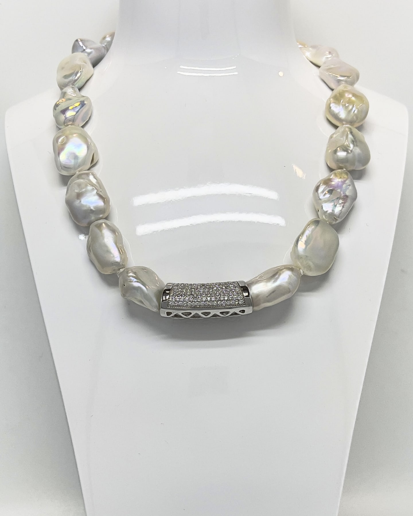 Signature baroque pearl pendant necklace with crystal ring