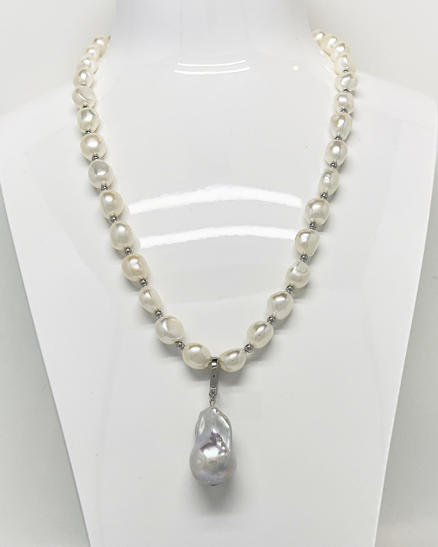 Signature baroque pearl pendant necklace with silver chain