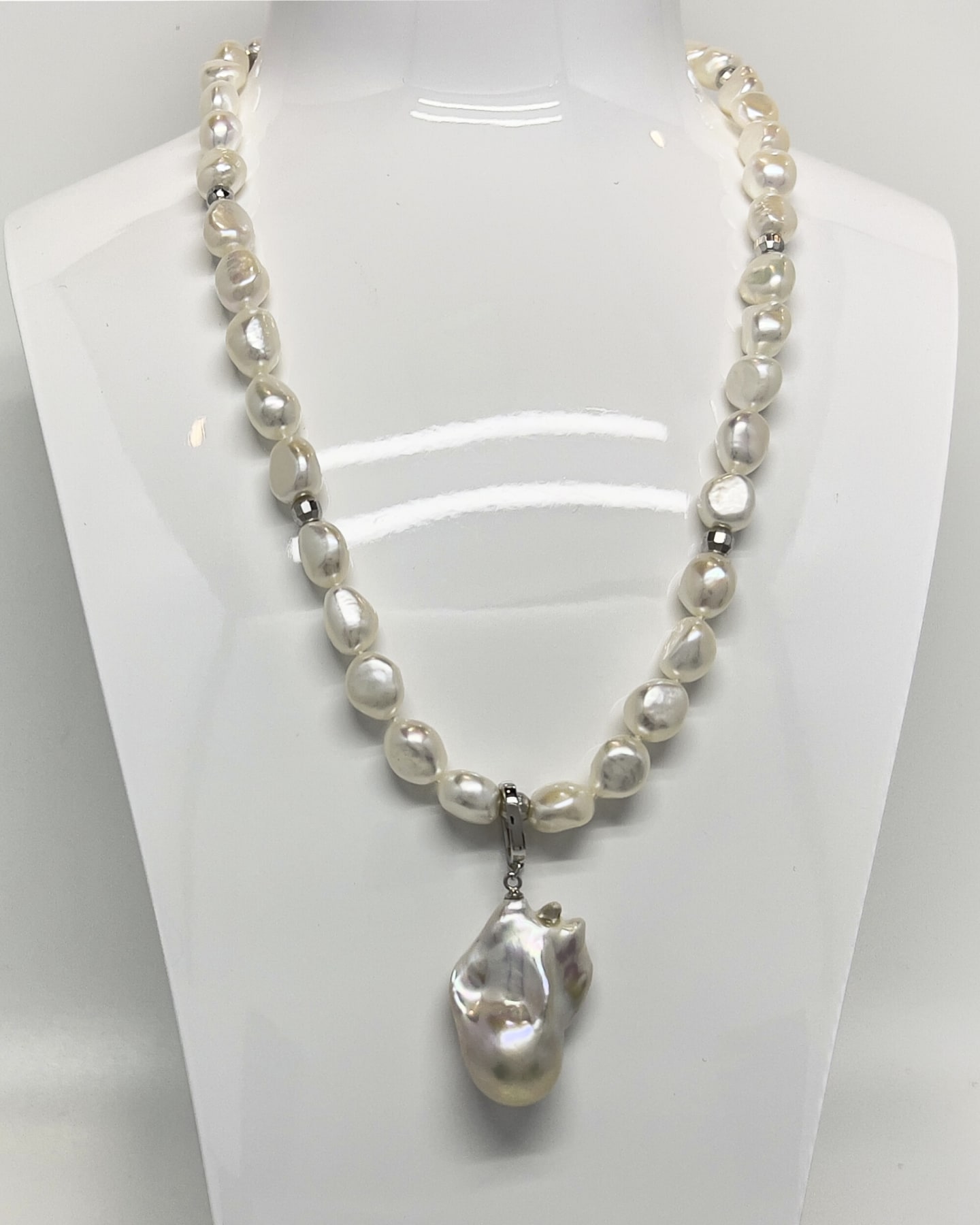 Signature baroque pearl statement chain necklace with silver clasps