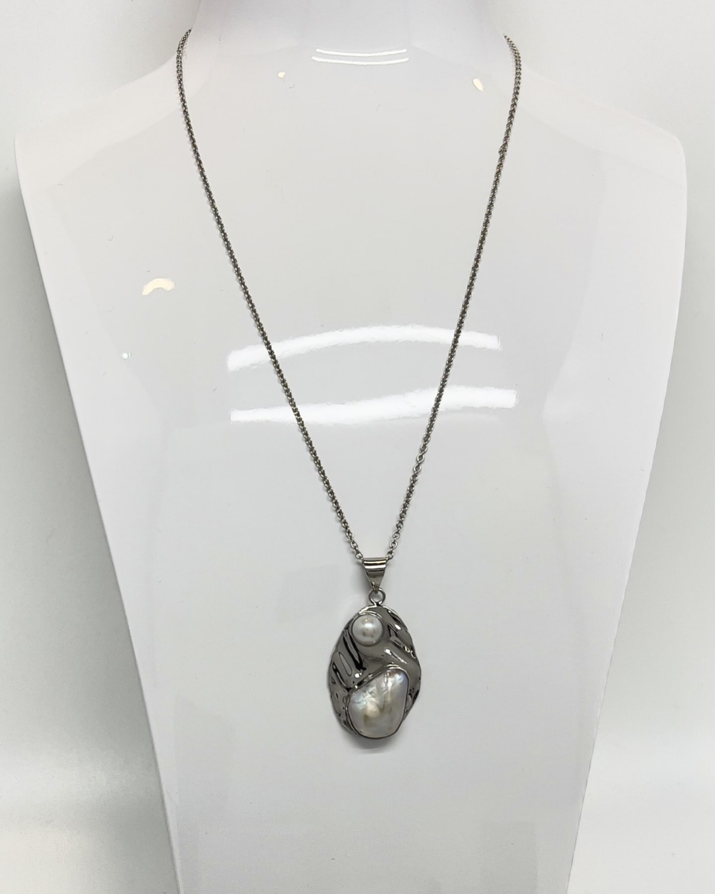 Signature keshi pearl statement pendant necklace on silver chain