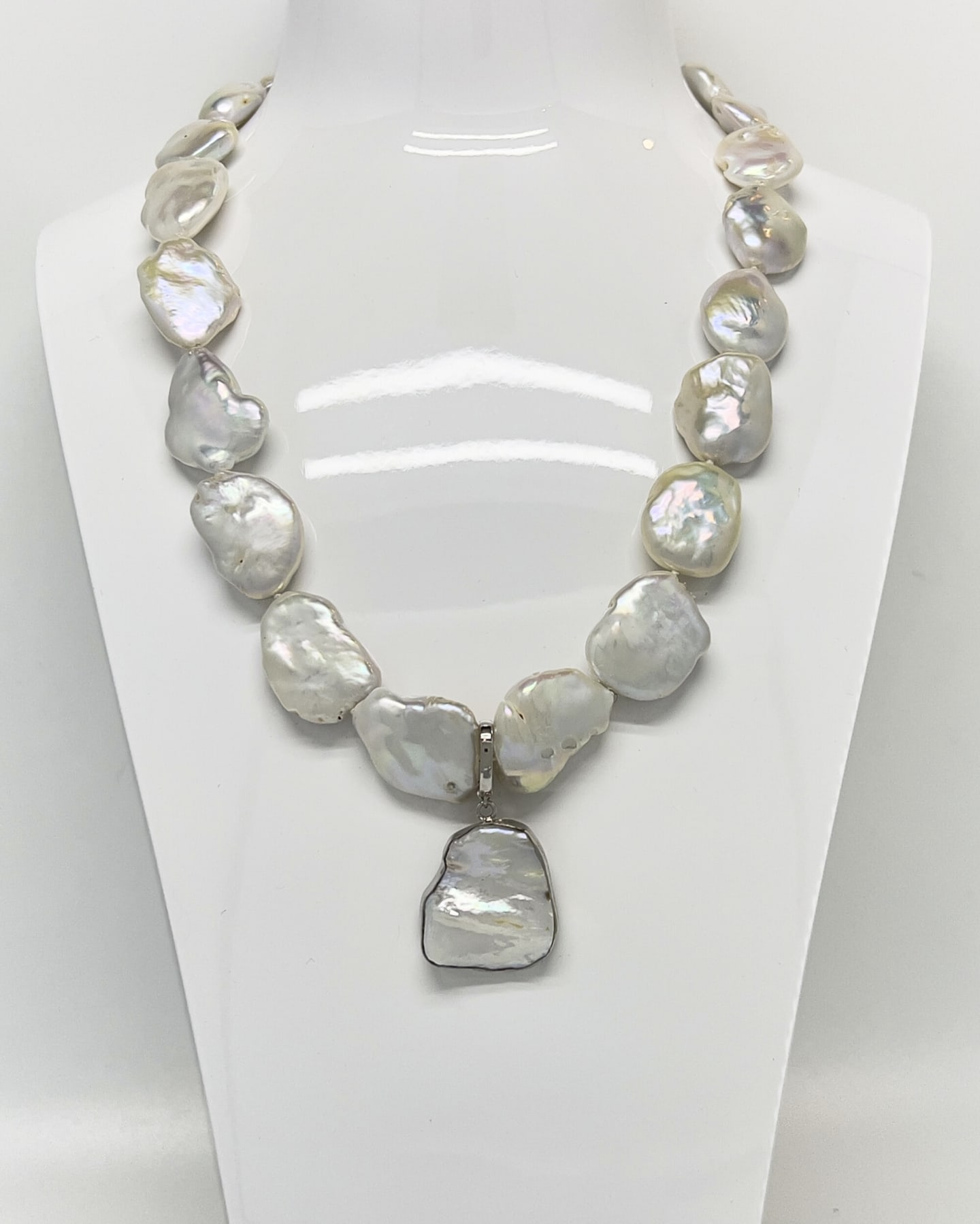 Unur Signature Keshi pendant necklace with rhodium-plated sterling silver and freshwater pearls