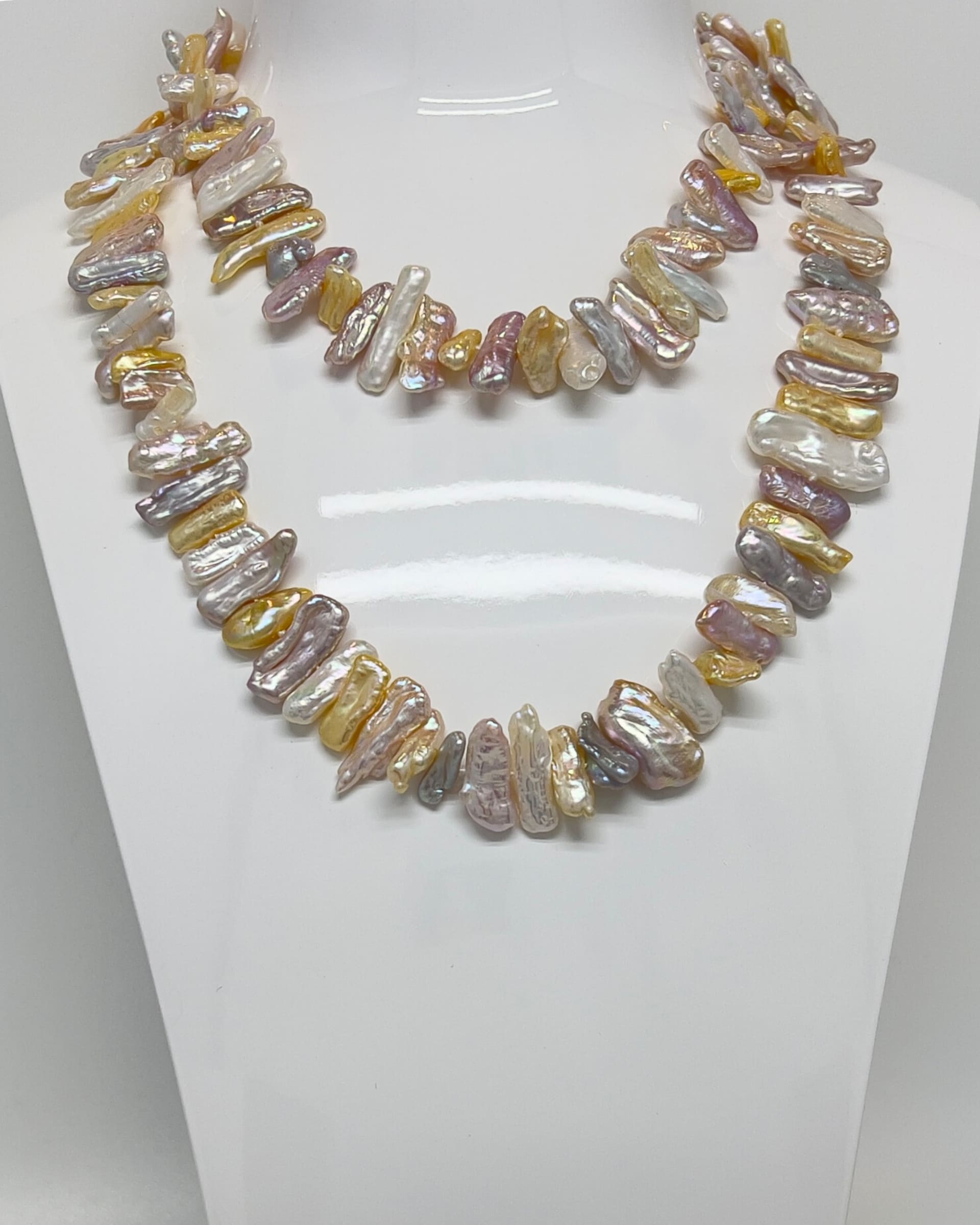 Classic pearl statement chain necklace with elongated coloured pearls