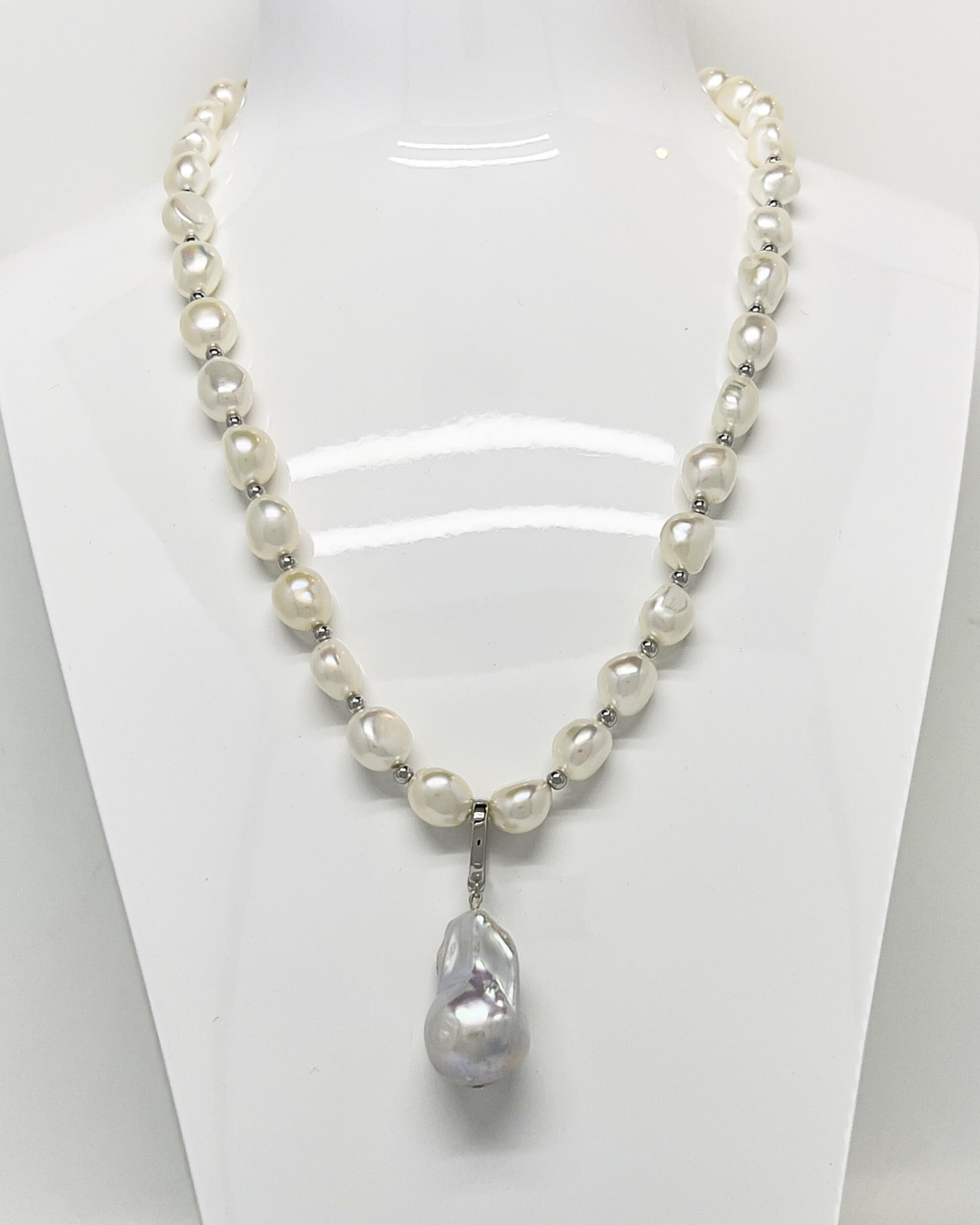 Signature baroque pearl pendant necklace with silver chain