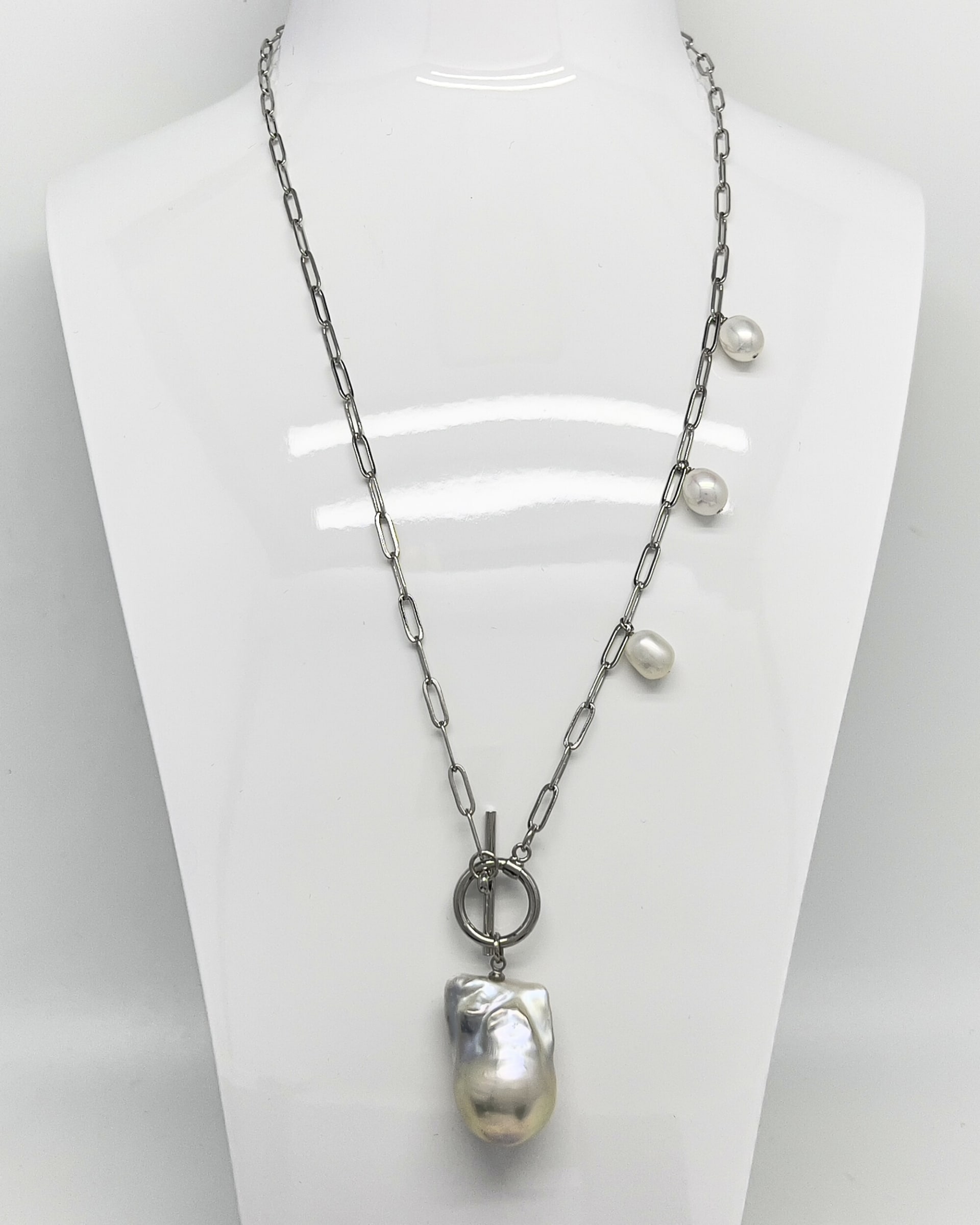 Signature baroque pearl pendant necklace with silver toggle chain