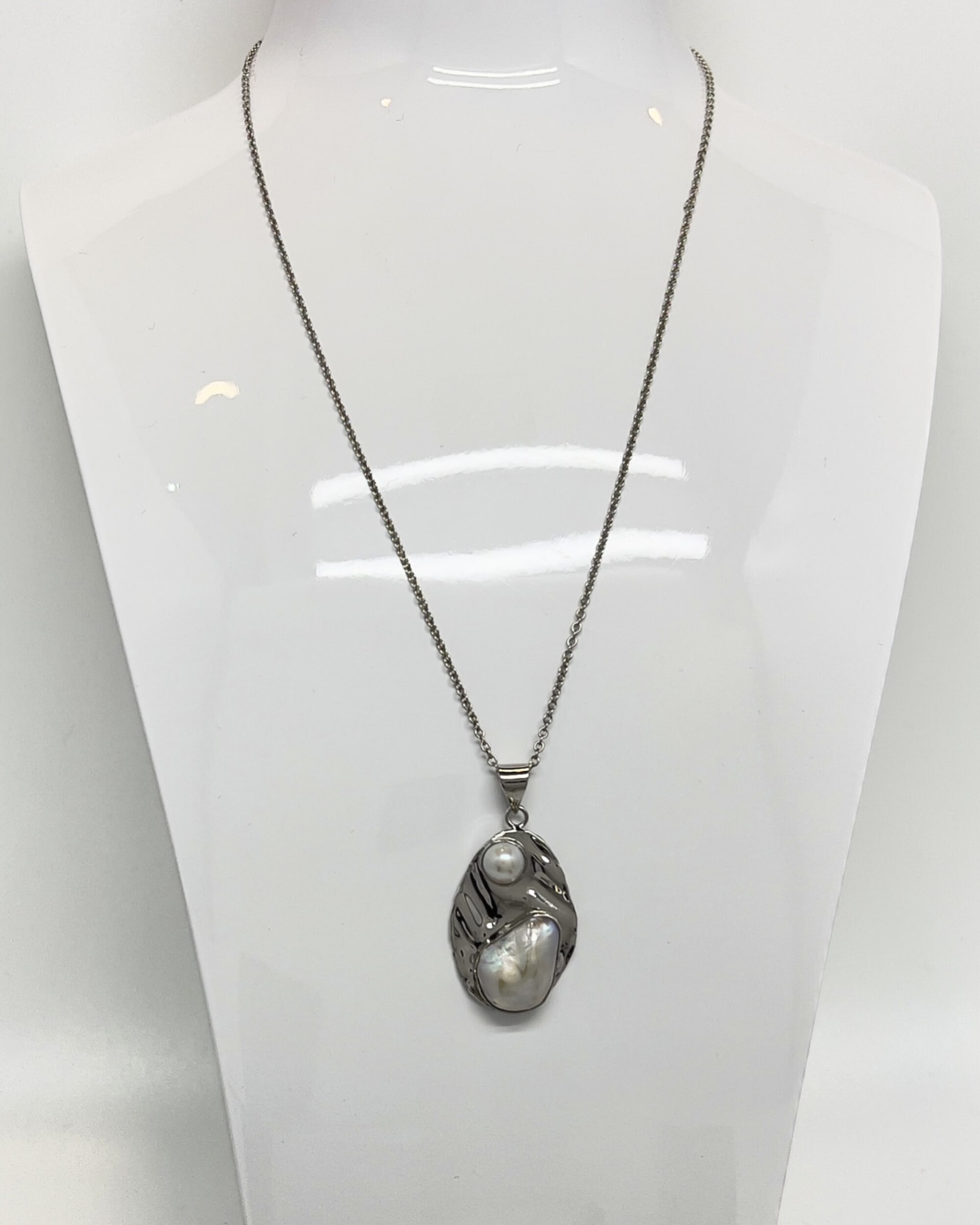 Signature keshi pearl statement pendant necklace on silver chain