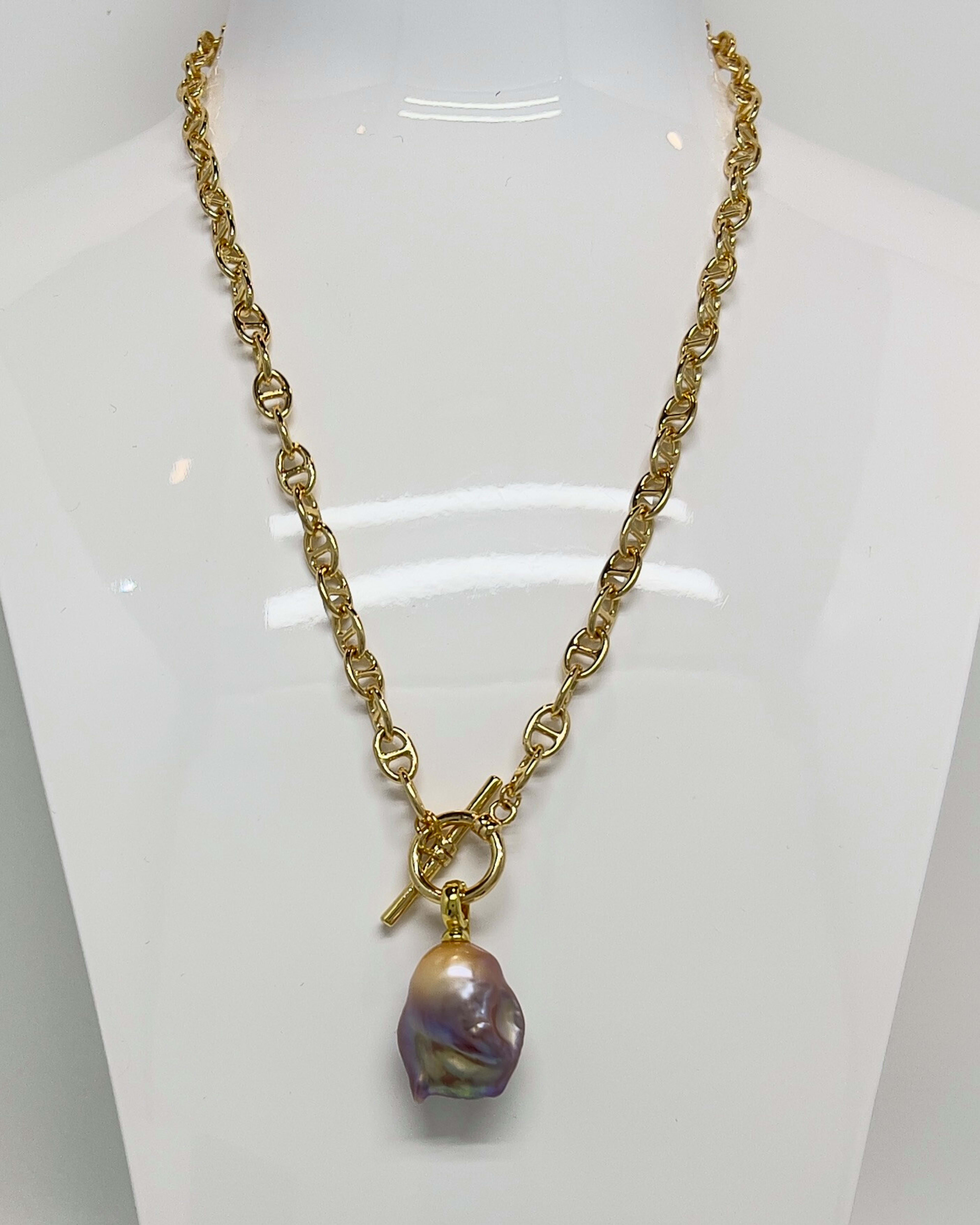 Classic baroque pearl toggle pendant necklace - gold-plated