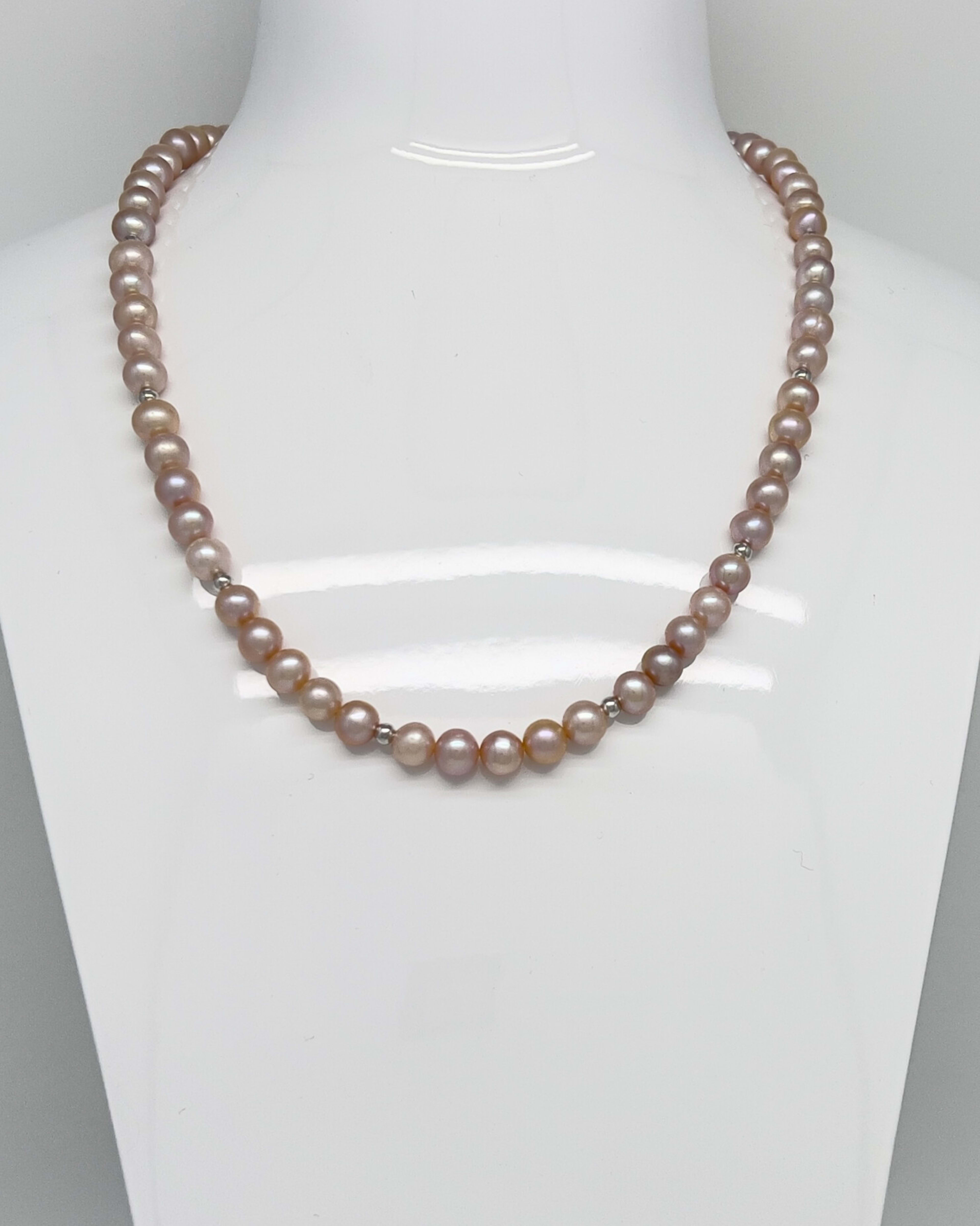 Classic round pearl necklace with pink pearls and silver beads