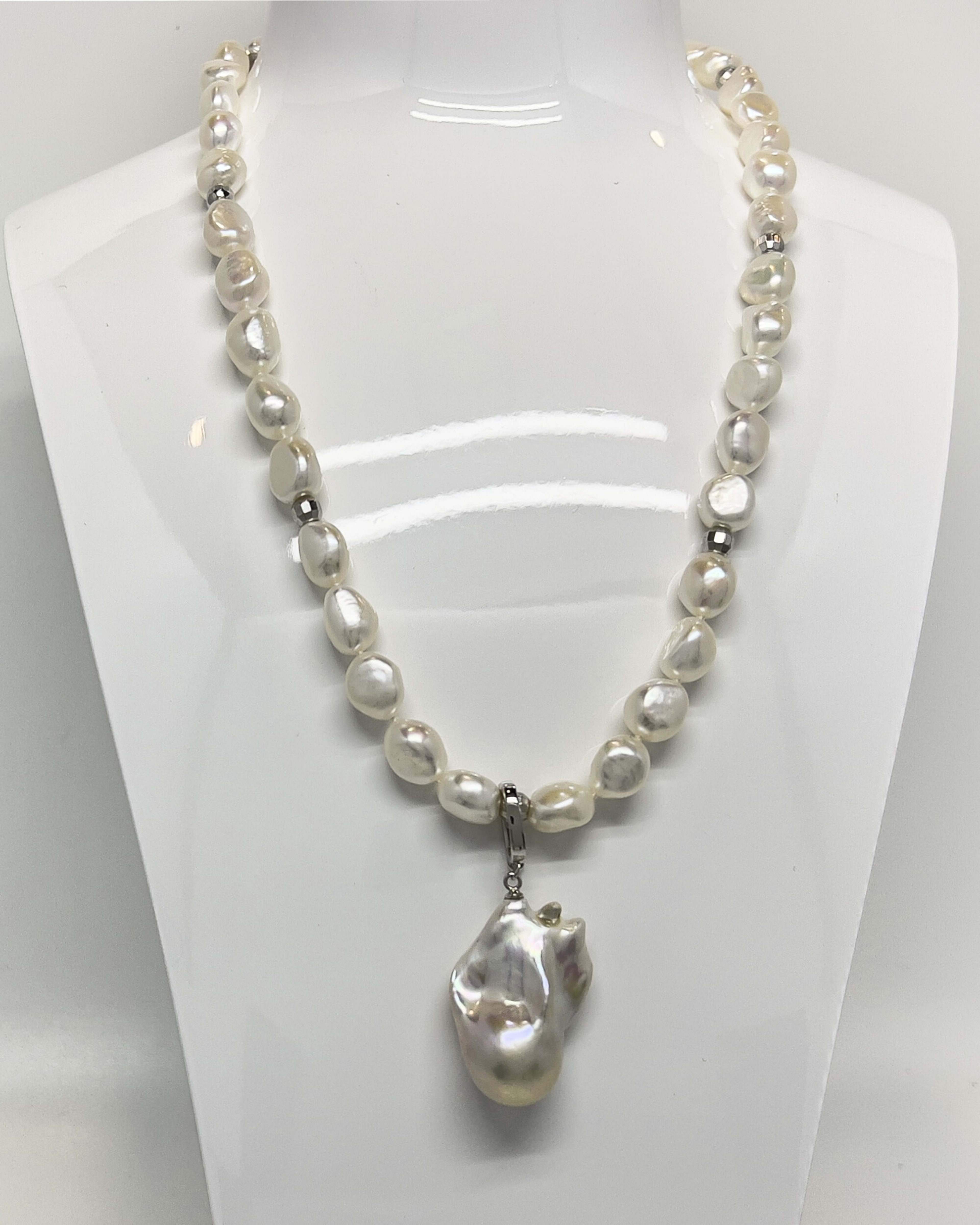 Signature baroque pearl statement chain necklace with silver clasps