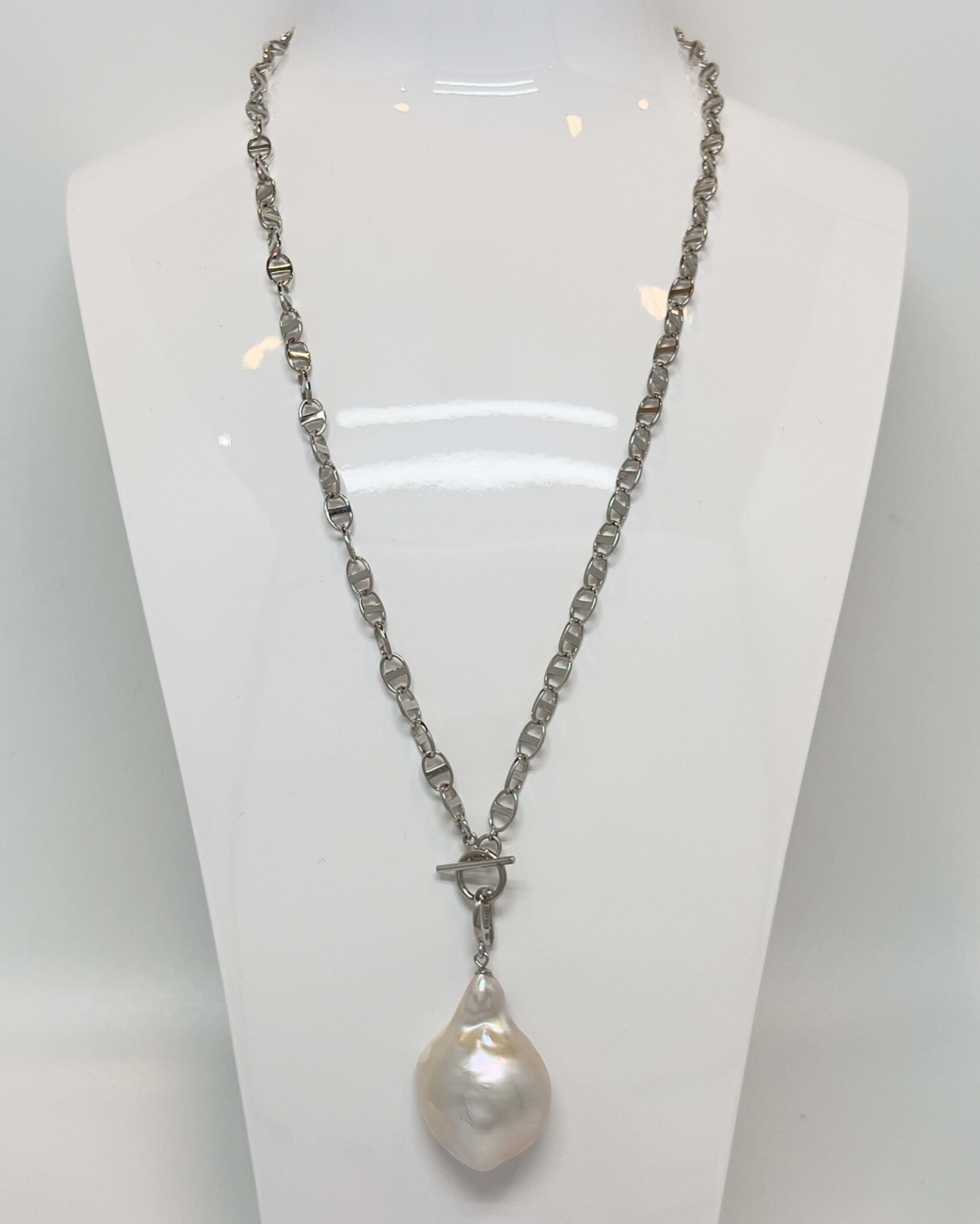 Unur Classic Baroque Pearl Toggle Pendant Necklace in silver