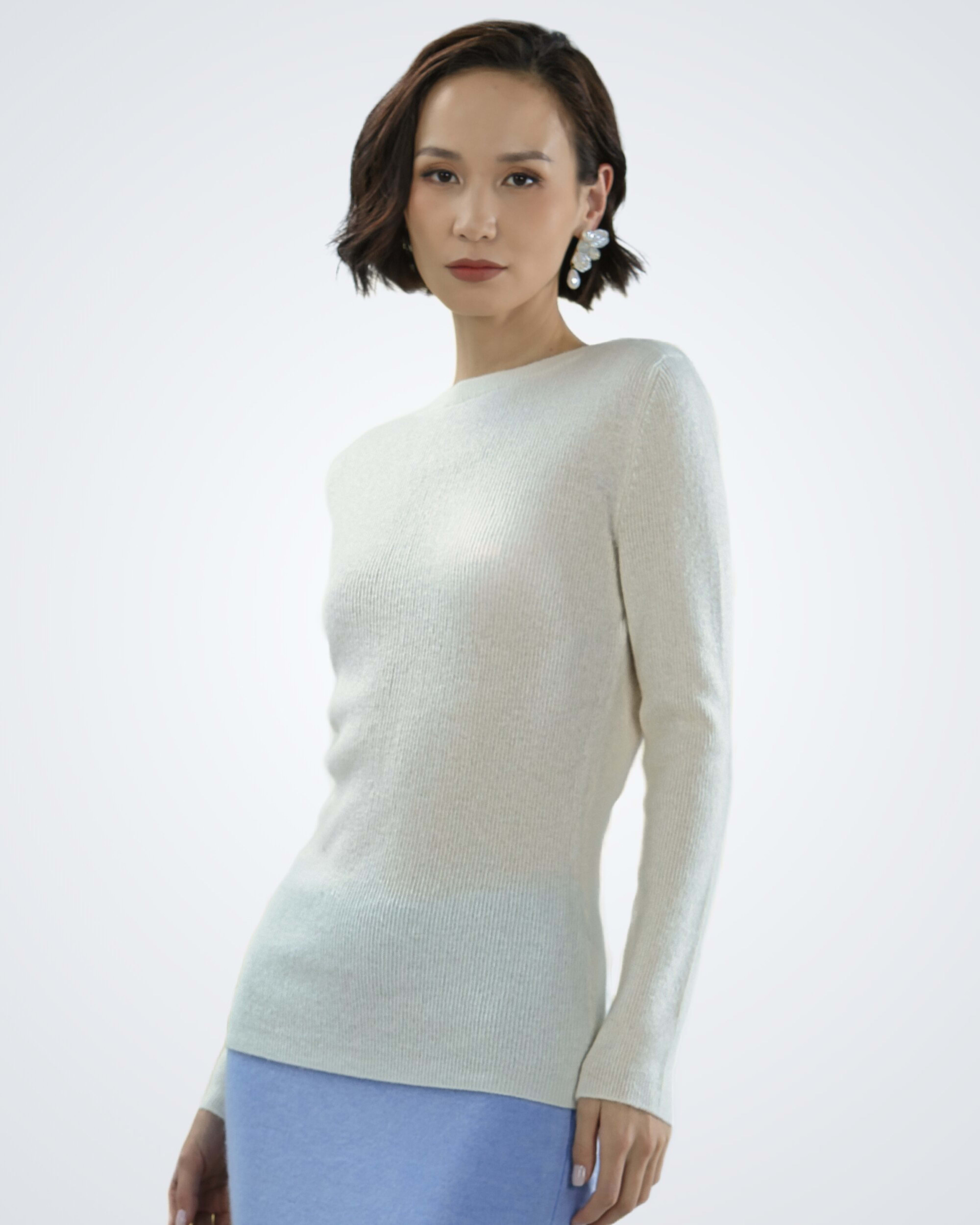Front view of women's white cashmere ribbed cardigan – Unur