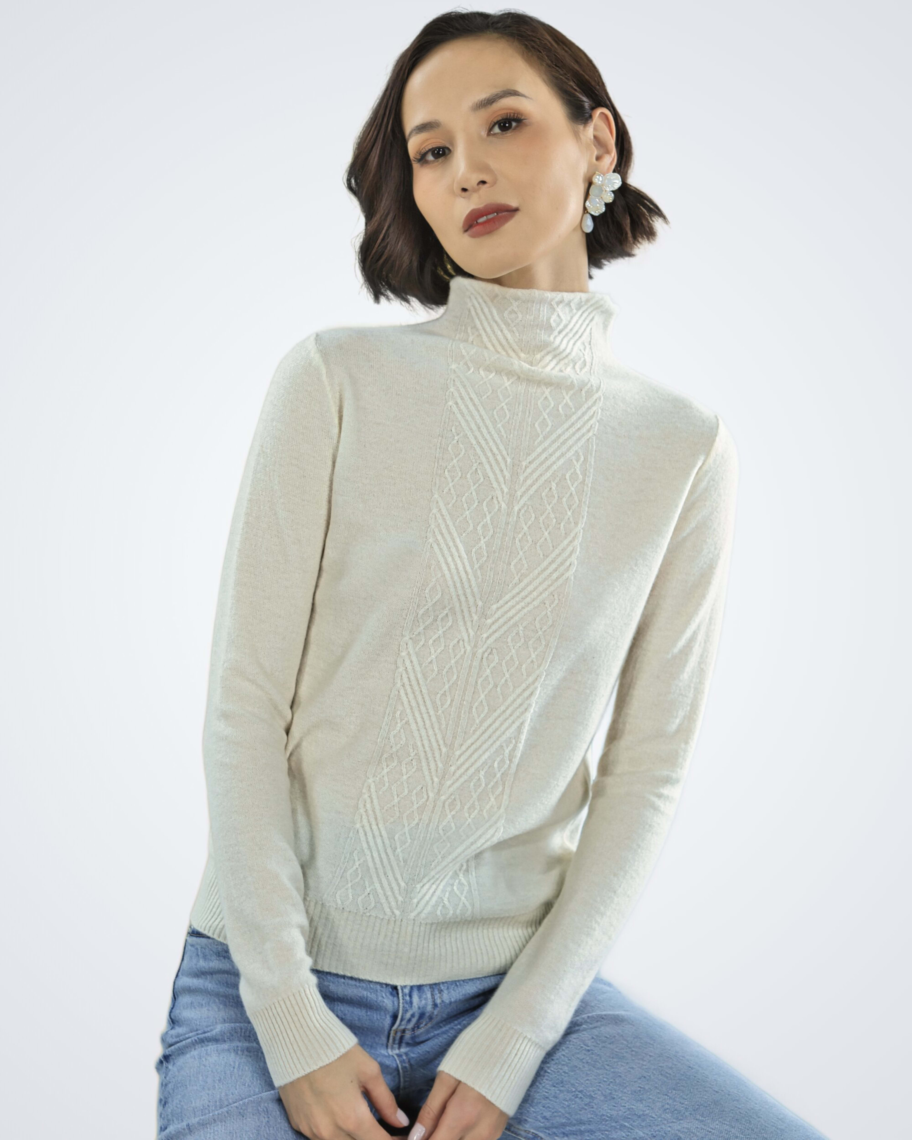 Front view of women's white cashmere high-neck sweater jumper – Unur