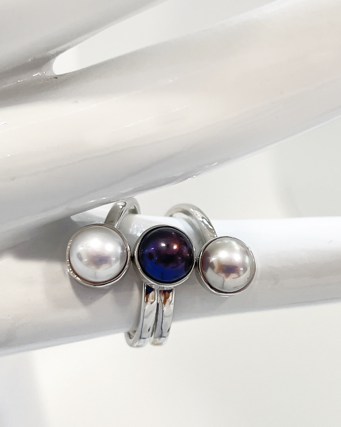 Classic round statement ring with three coloured freshwater pearls on a rhodium-plated band