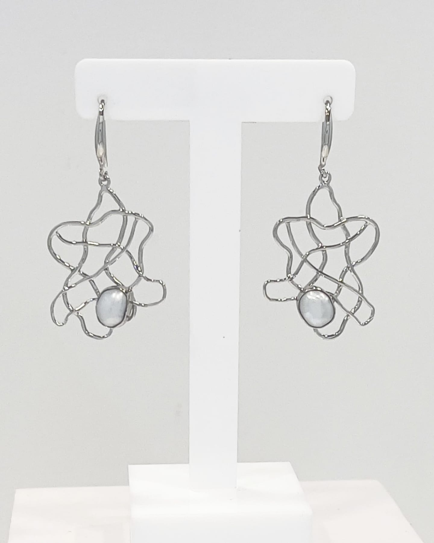 Keshi pearl earrings with silver wave lattice