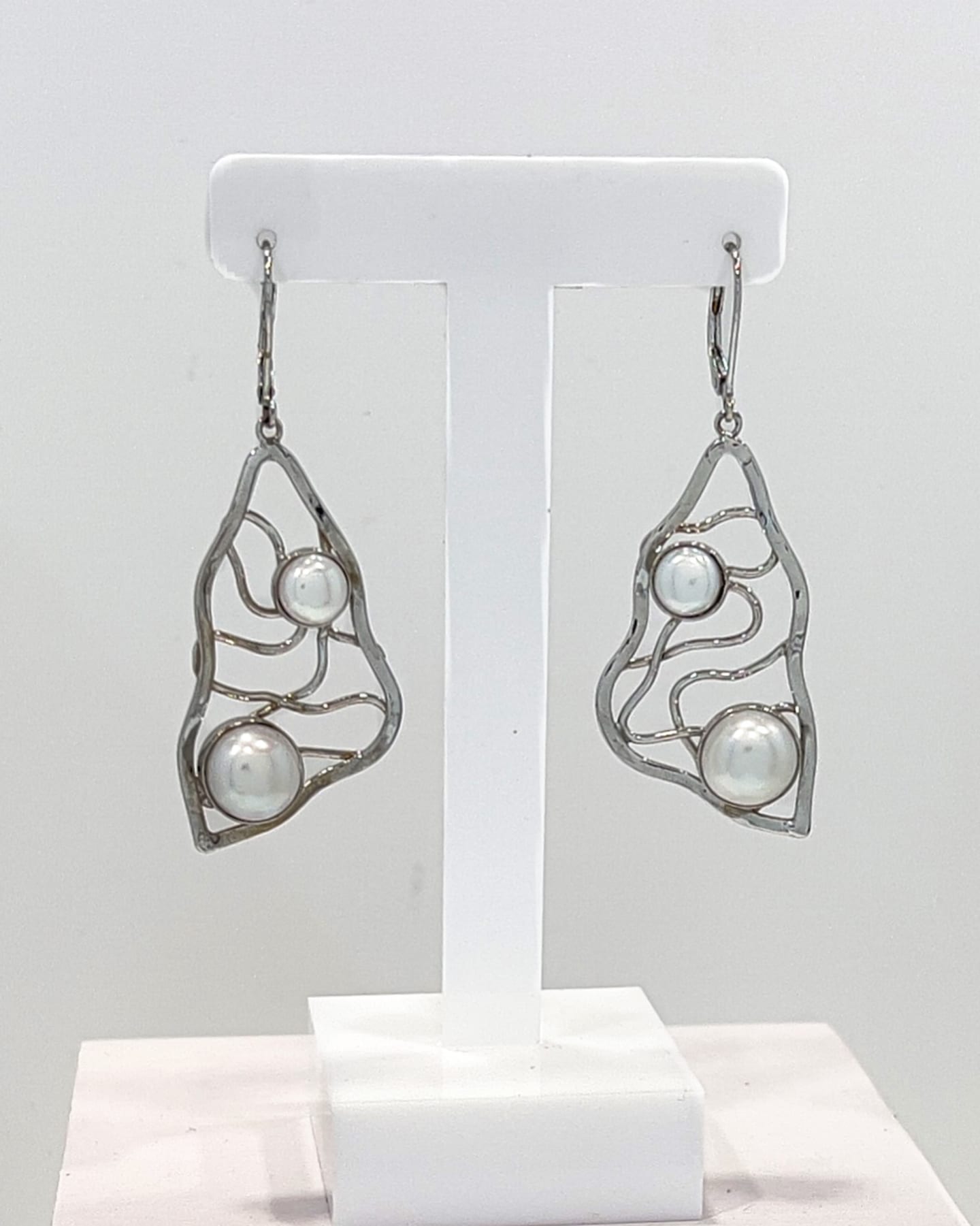 Signature round freshwater pearl silver lattice drop earrings