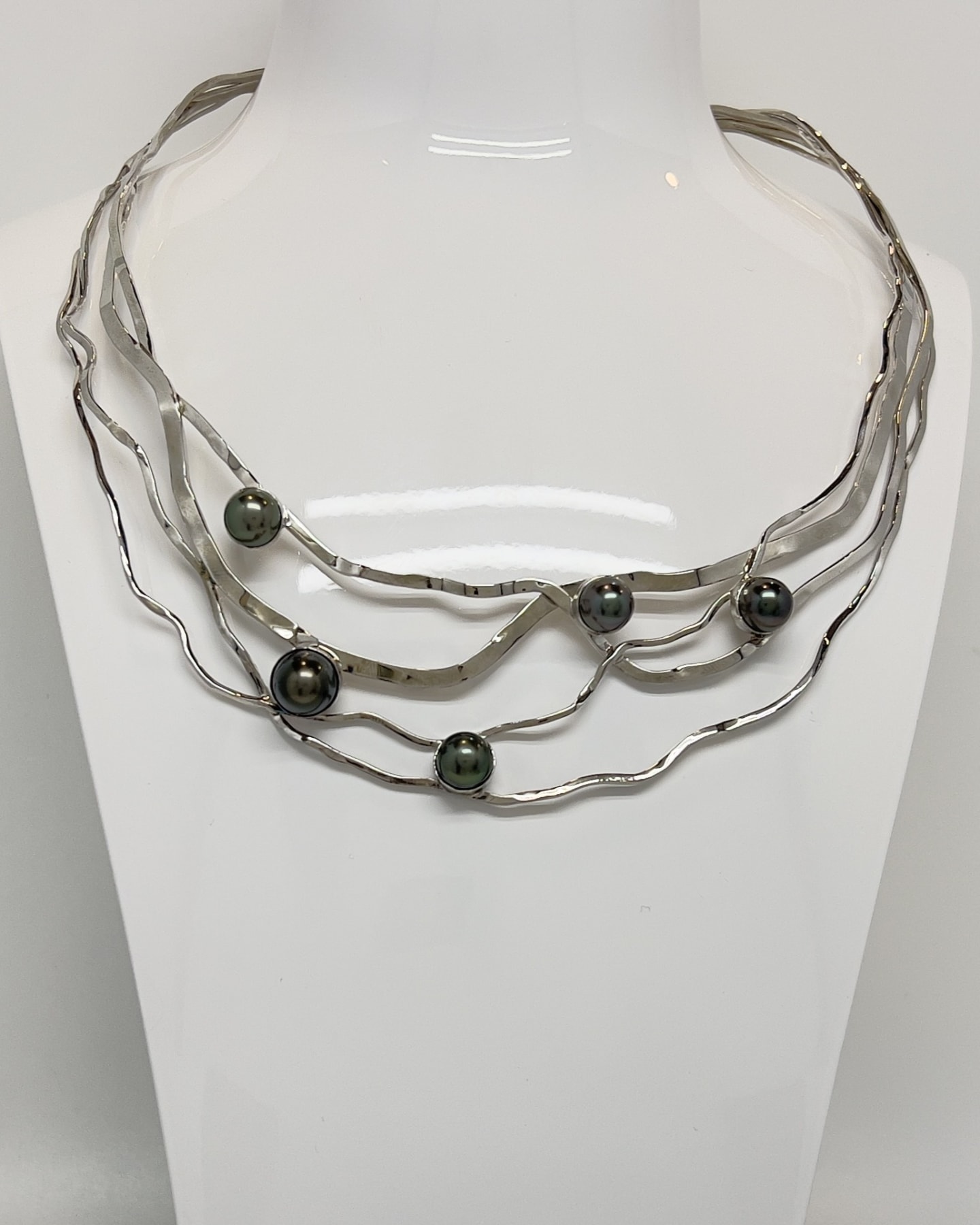 Signature torque collar necklace with five tahitian pearls in silver lattice