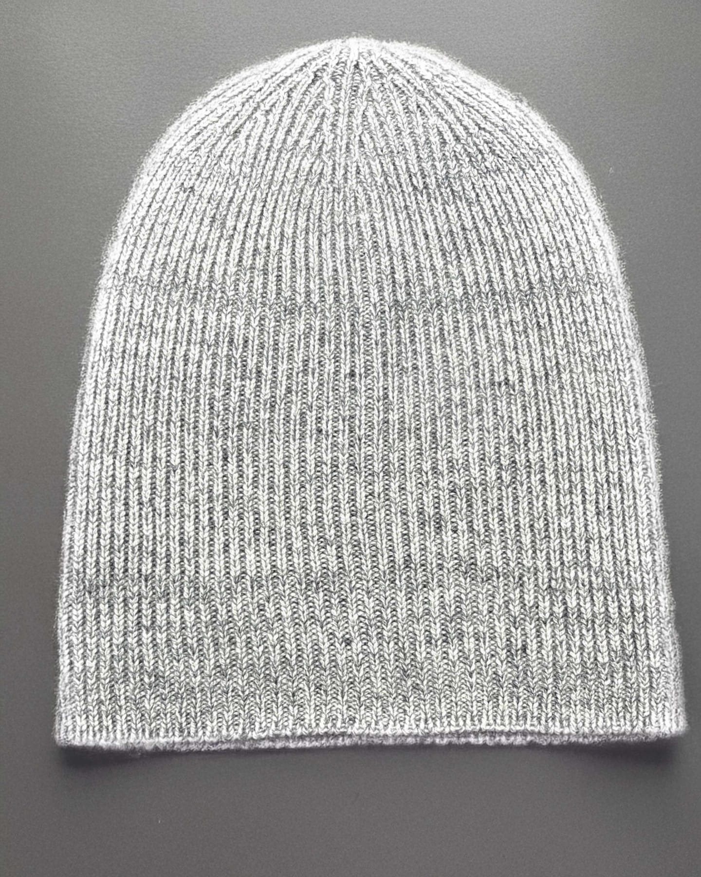 Light grey ribbed cashmere hat flat view