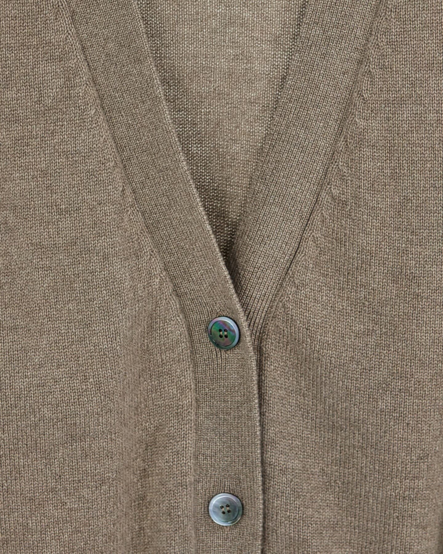 Close-up of ribbed cuff and cashmere weave on Unur natural brown buttoned cardigan