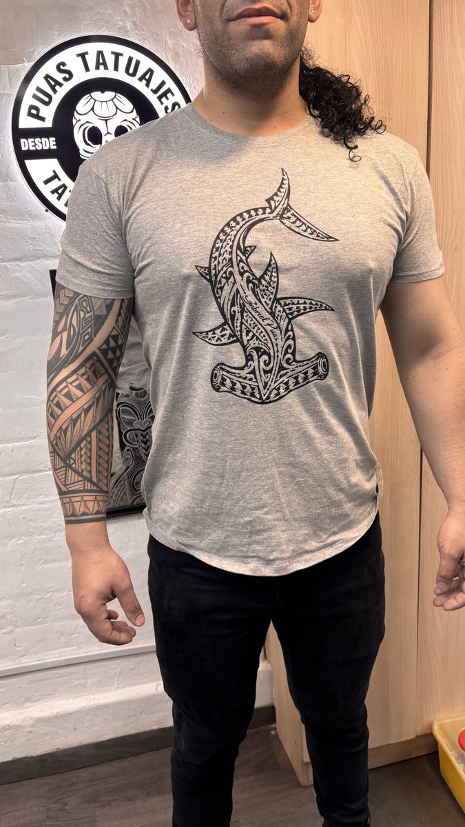 Polera tiburón martillo