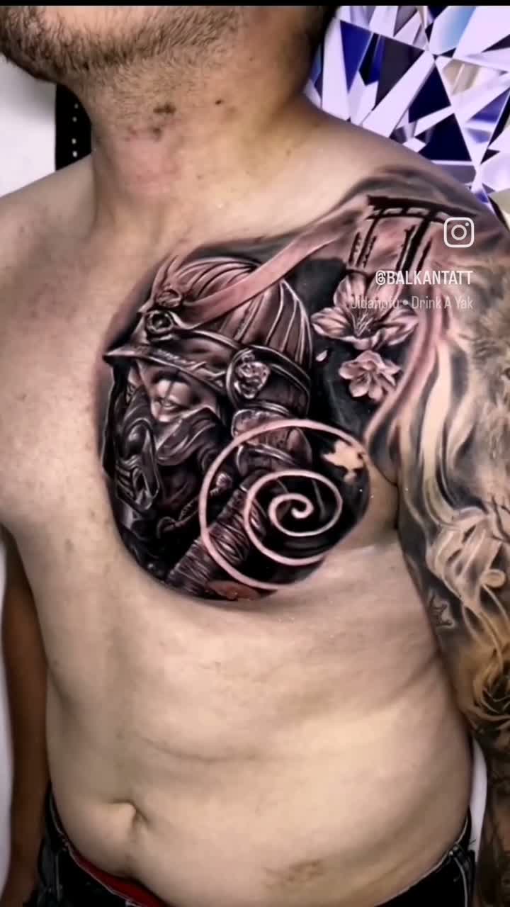 Pecho con figura y flores, estilo realismo, por Brian